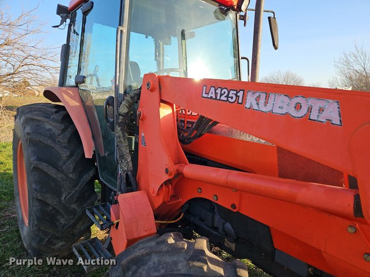 image for item DR8542 Kubota M9000 MFWD tractor