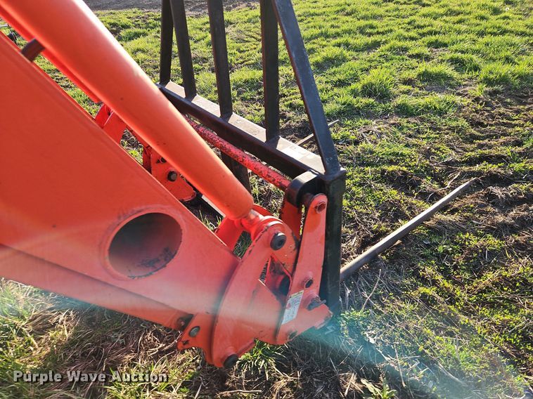 image for item DR8542 Kubota M9000 MFWD tractor