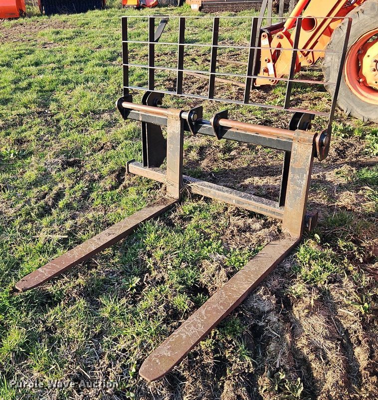 image for item DR8542 Kubota M9000 MFWD tractor