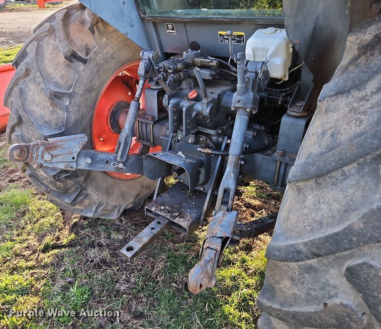 image for item DR8542 Kubota M9000 MFWD tractor