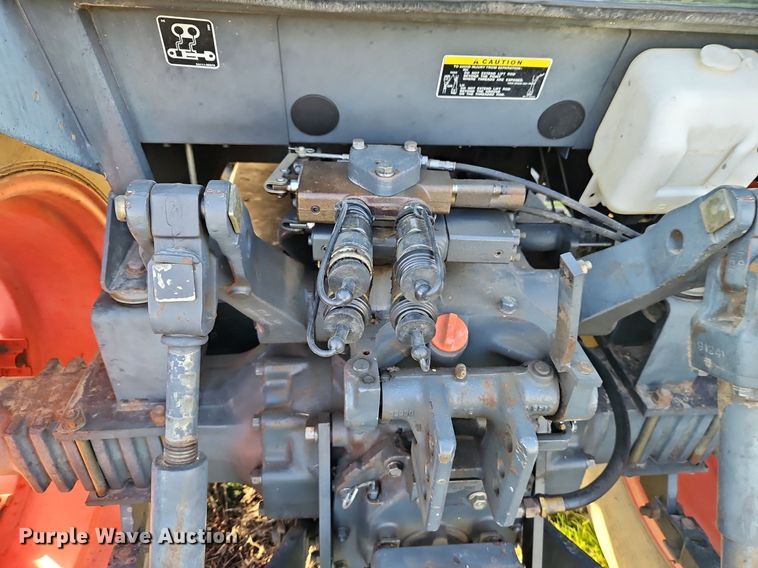 image for item DR8542 Kubota M9000 MFWD tractor