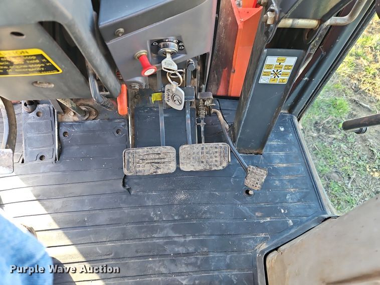 image for item DR8542 Kubota M9000 MFWD tractor