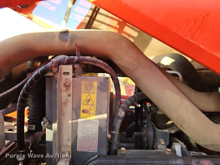 image for item DR8542 Kubota M9000 MFWD tractor