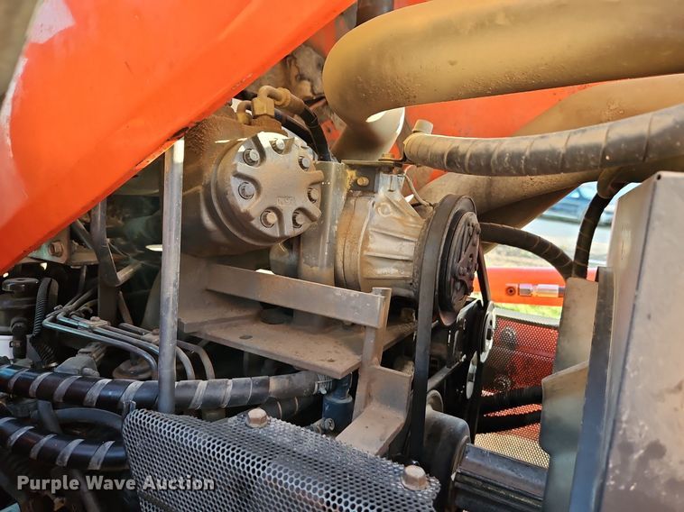 image for item DR8542 Kubota M9000 MFWD tractor