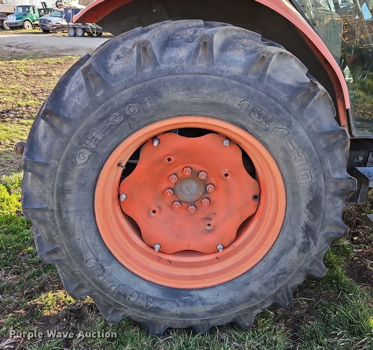 image for item DR8542 Kubota M9000 MFWD tractor