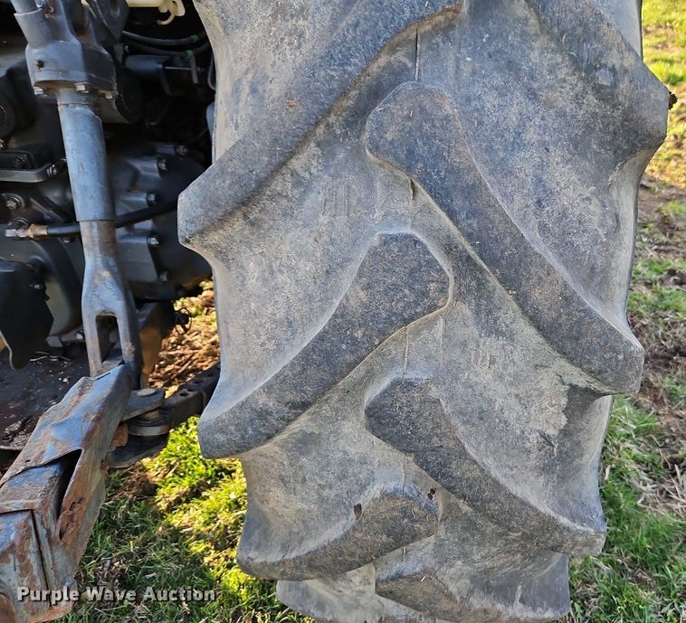 image for item DR8542 Kubota M9000 MFWD tractor