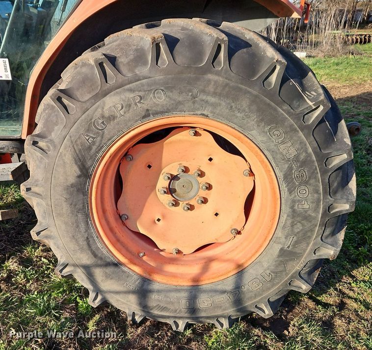 image for item DR8542 Kubota M9000 MFWD tractor