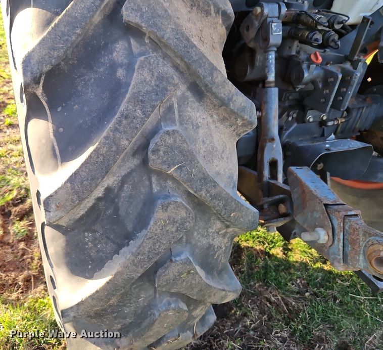 image for item DR8542 Kubota M9000 MFWD tractor