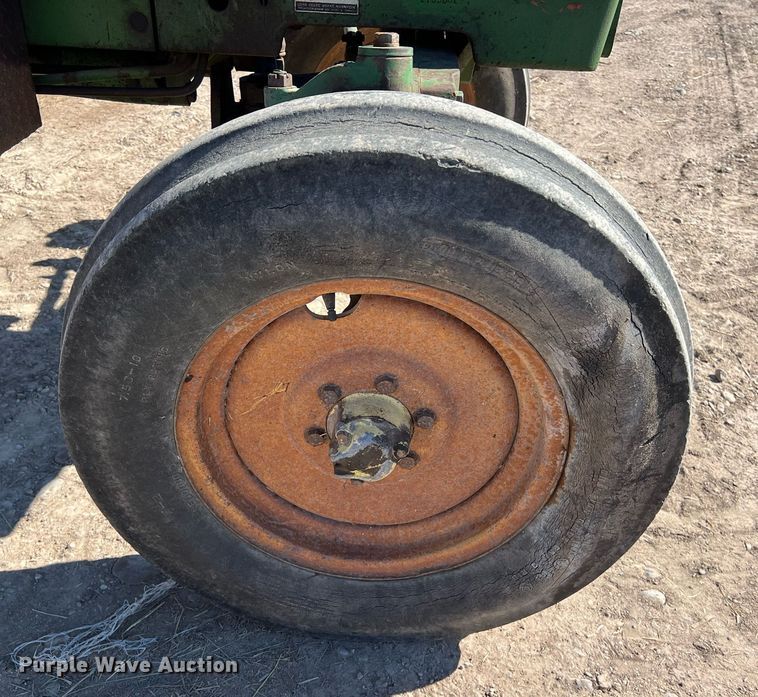 image for item DS2883 1978 John Deere 2840 tractor