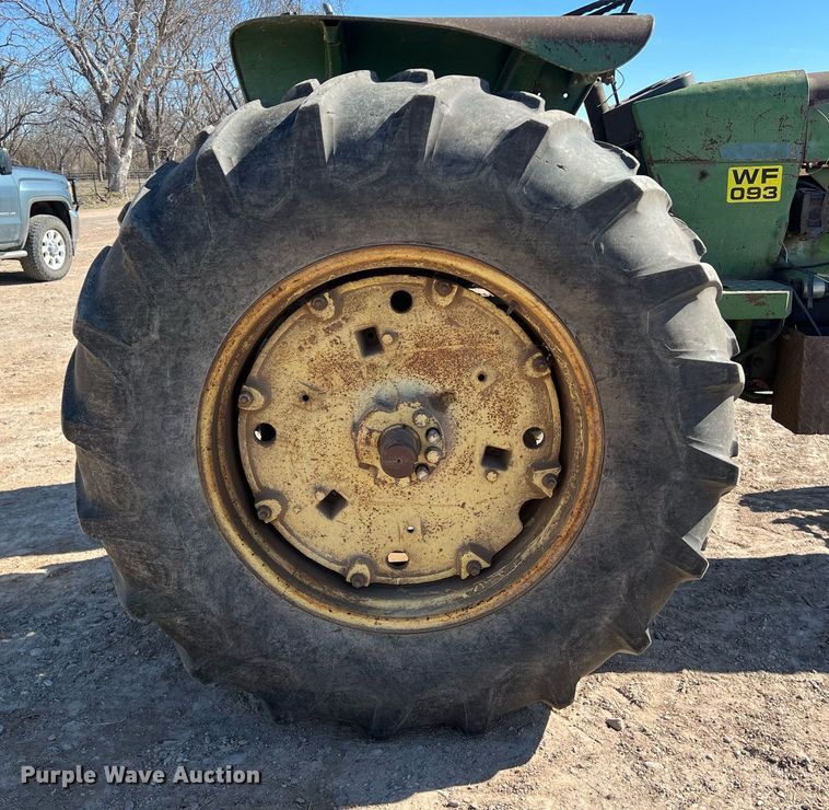 image for item DS2883 1978 John Deere 2840 tractor