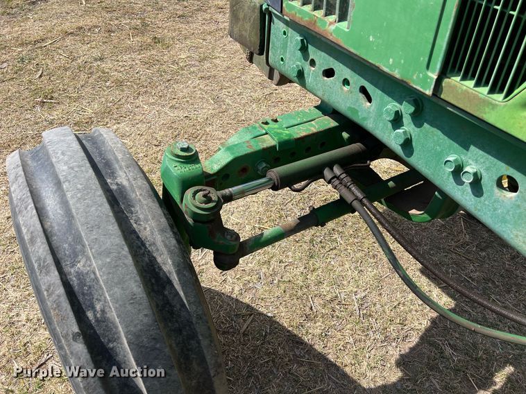 image for item DS2884 1994 John Deere 7200 tractor