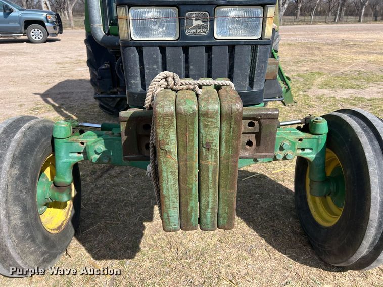 image for item DS2884 1994 John Deere 7200 tractor