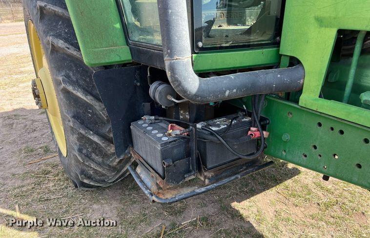 image for item DS2884 1994 John Deere 7200 tractor