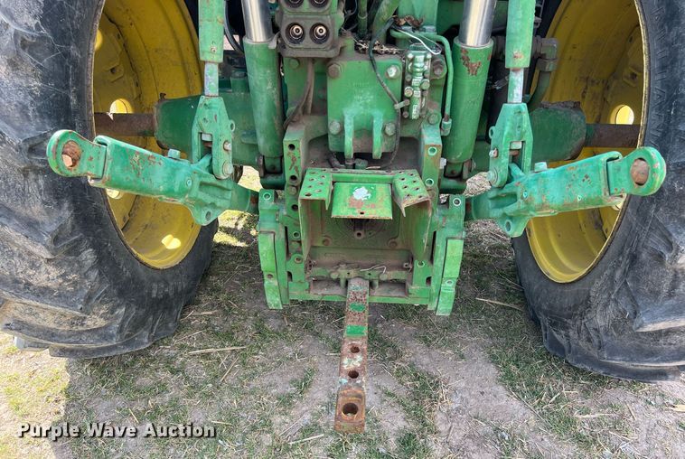 image for item DS2884 1994 John Deere 7200 tractor