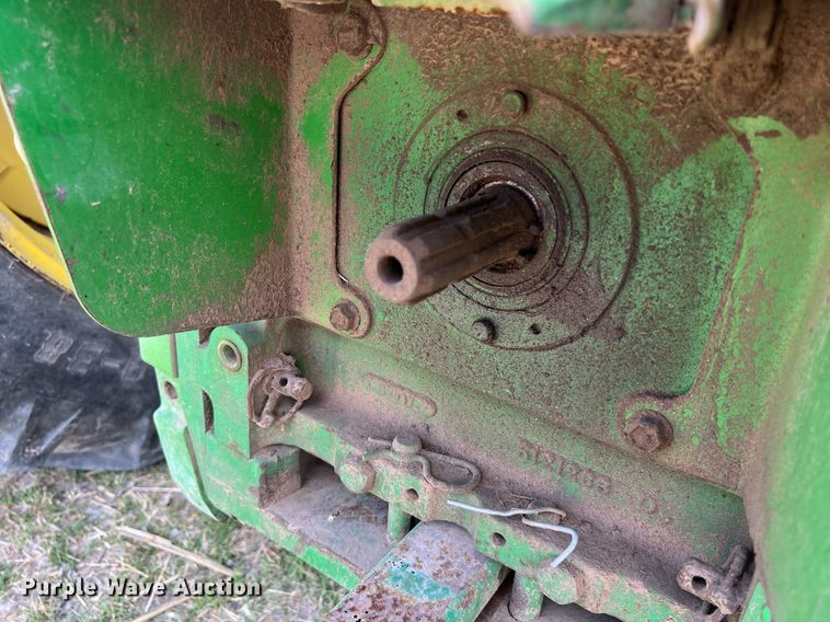 image for item DS2884 1994 John Deere 7200 tractor
