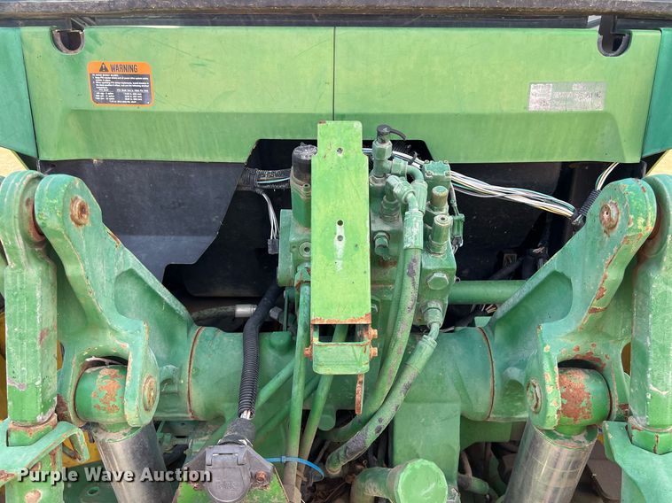 image for item DS2884 1994 John Deere 7200 tractor