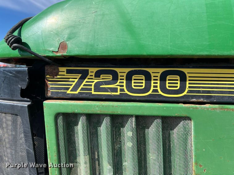 image for item DS2884 1994 John Deere 7200 tractor