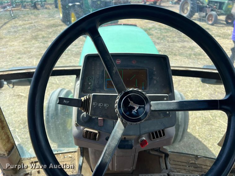 image for item DS2884 1994 John Deere 7200 tractor