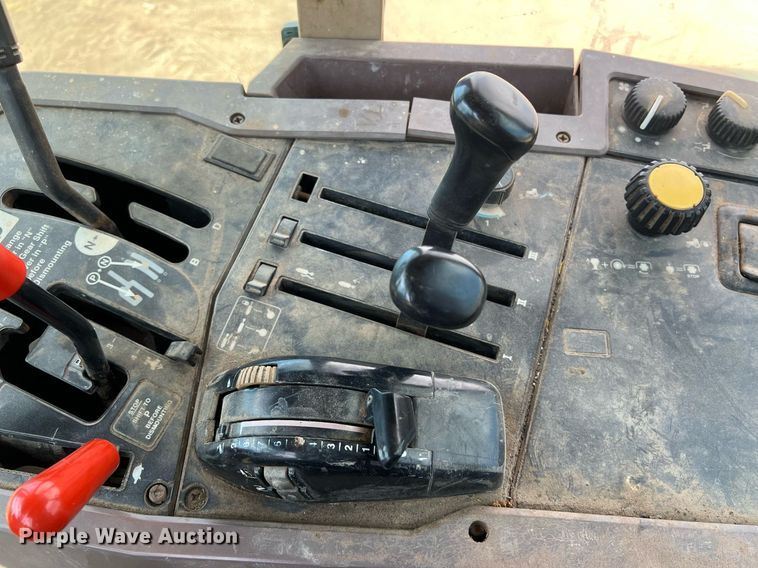 image for item DS2884 1994 John Deere 7200 tractor