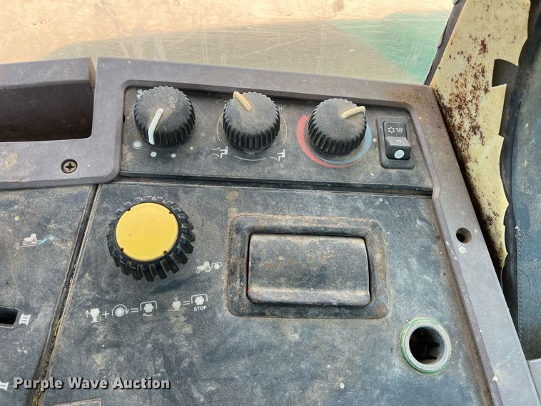 image for item DS2884 1994 John Deere 7200 tractor