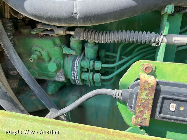 image for item DS2884 1994 John Deere 7200 tractor