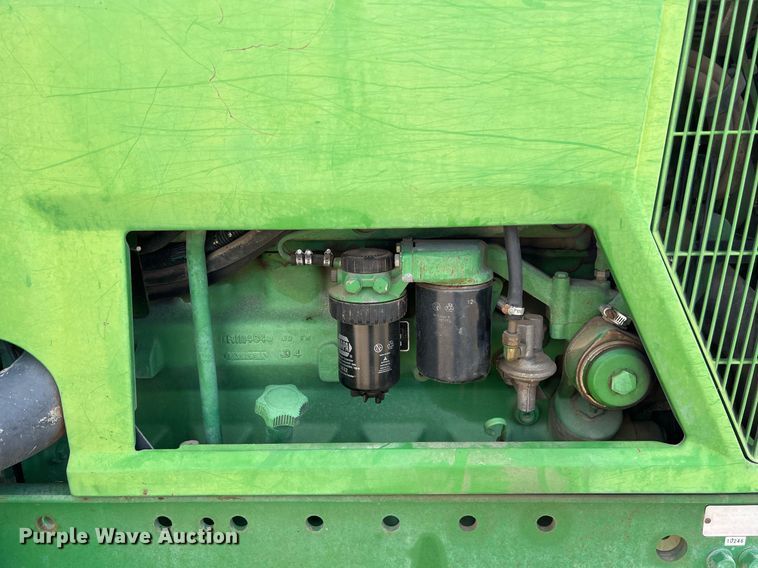 image for item DS2884 1994 John Deere 7200 tractor