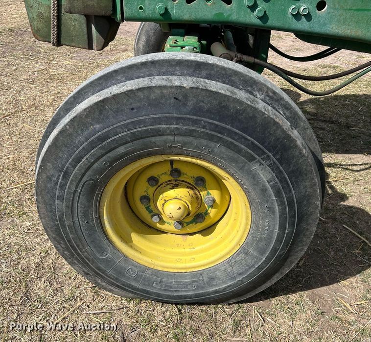 image for item DS2884 1994 John Deere 7200 tractor