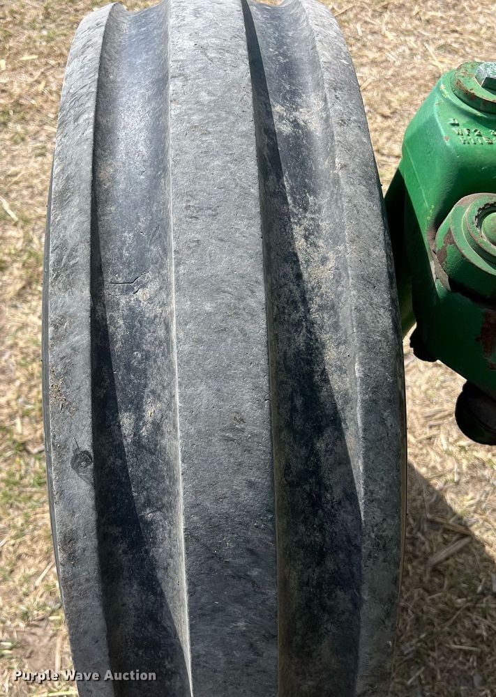 image for item DS2884 1994 John Deere 7200 tractor