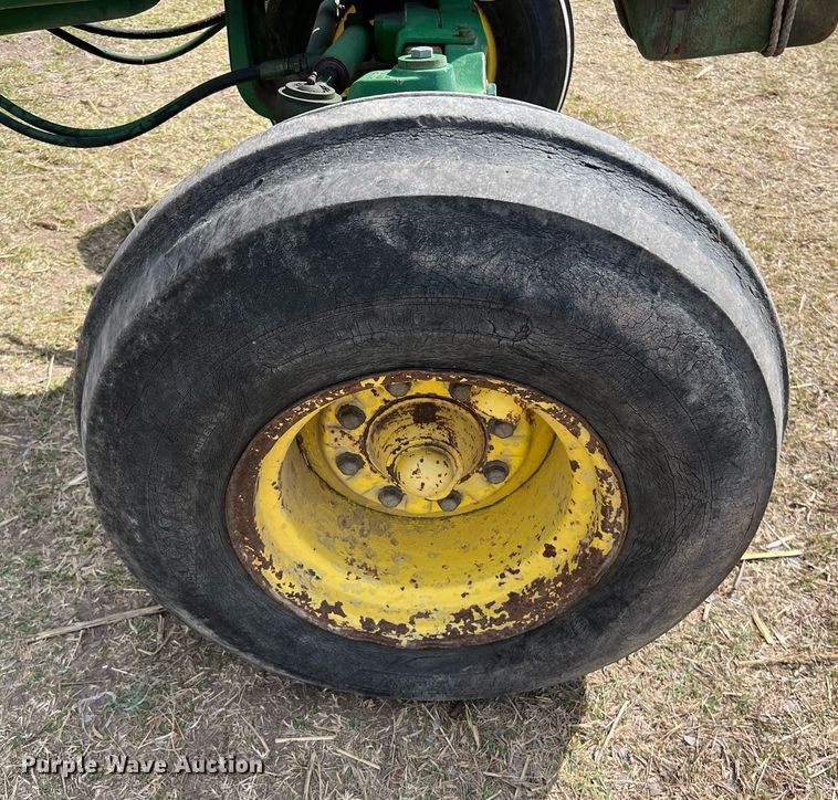 image for item DS2884 1994 John Deere 7200 tractor