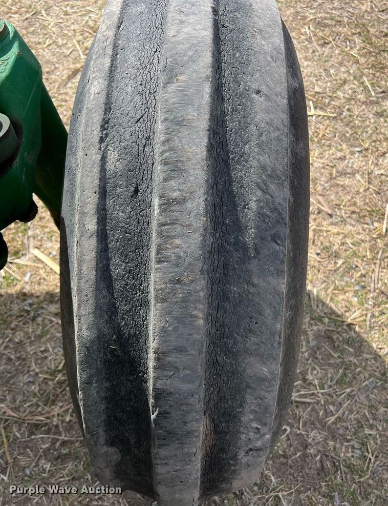 image for item DS2884 1994 John Deere 7200 tractor