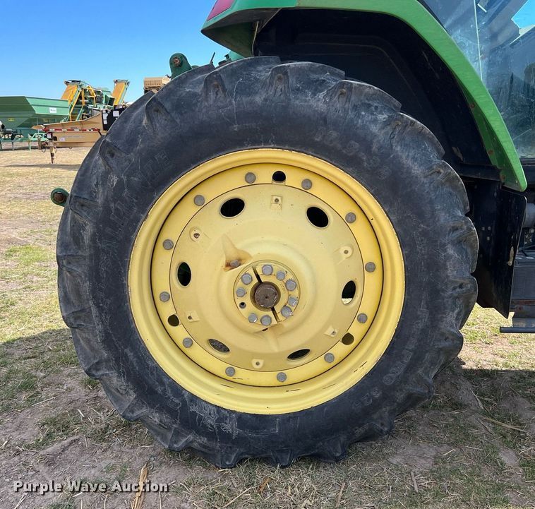 image for item DS2884 1994 John Deere 7200 tractor