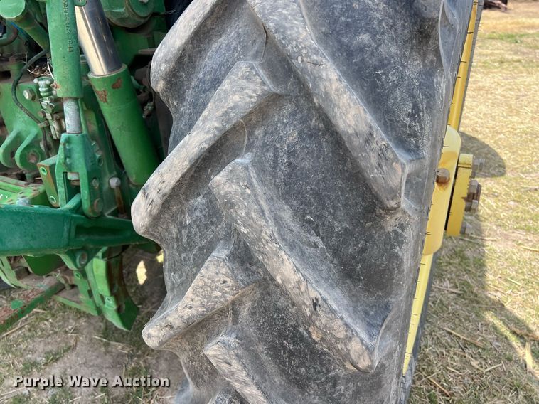 image for item DS2884 1994 John Deere 7200 tractor