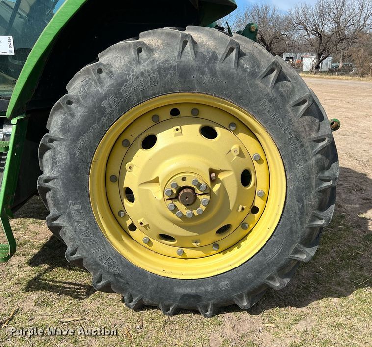 image for item DS2884 1994 John Deere 7200 tractor