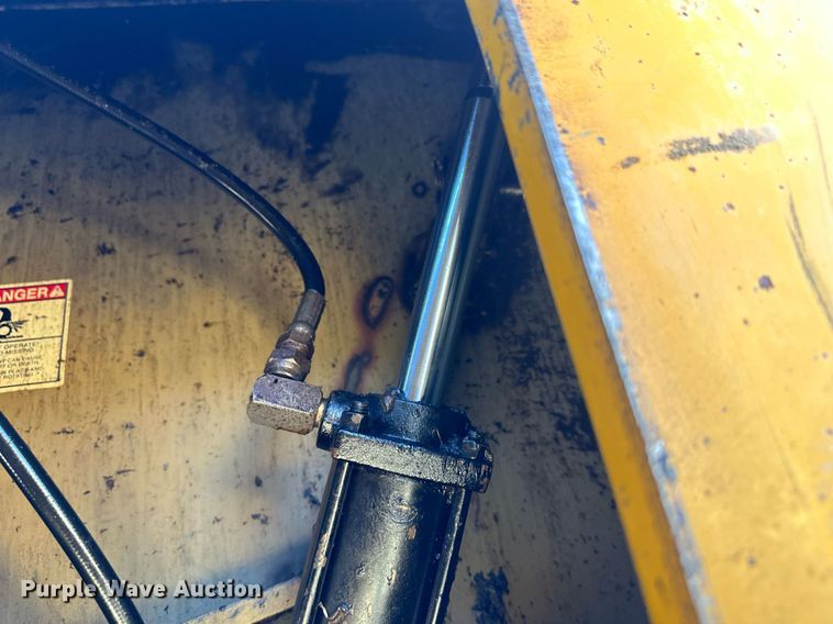 image for item DS2888 Knight Slinger 8118 manure spreader