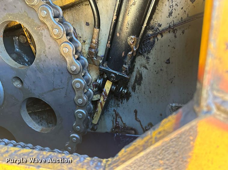 image for item DS2888 Knight Slinger 8118 manure spreader