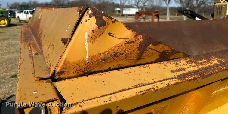 image for item DS2888 Knight Slinger 8118 manure spreader