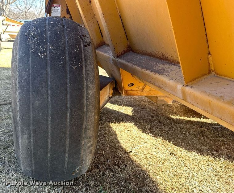 image for item DS2888 Knight Slinger 8118 manure spreader