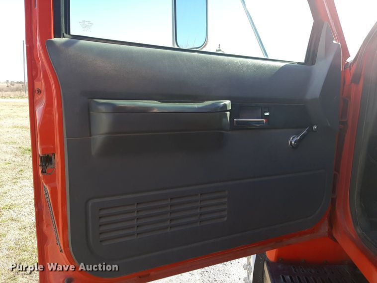 image for item DV9929 1994 Chevrolet Kodiak grain truck