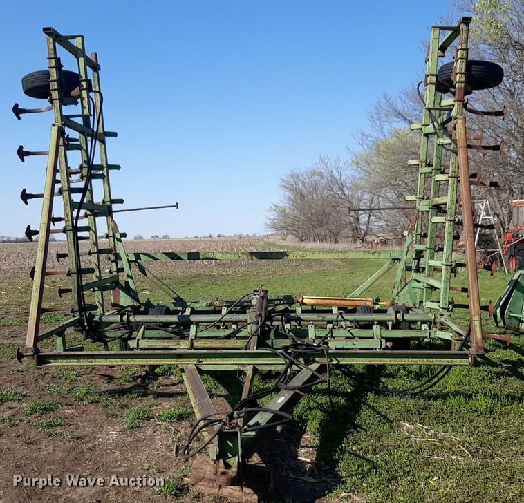 image for item DV9930 John Deere 1000 field cultivator