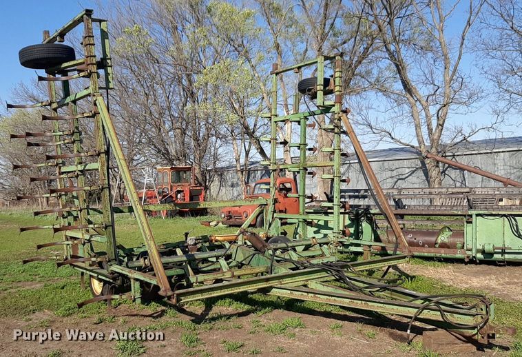 image for item DV9930 John Deere 1000 field cultivator