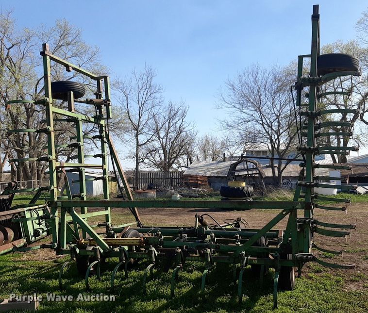 image for item DV9930 John Deere 1000 field cultivator