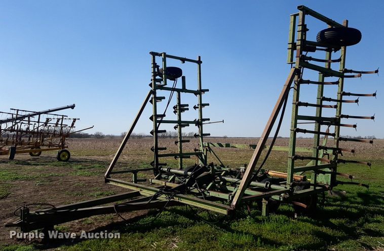 image for item DV9930 John Deere 1000 field cultivator