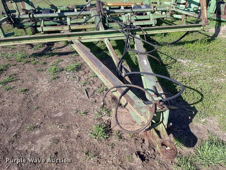 image for item DV9930 John Deere 1000 field cultivator