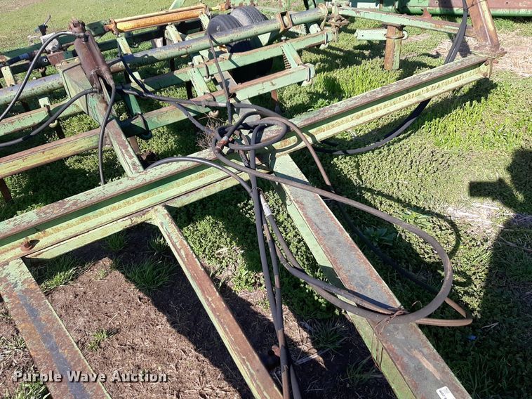 image for item DV9930 John Deere 1000 field cultivator