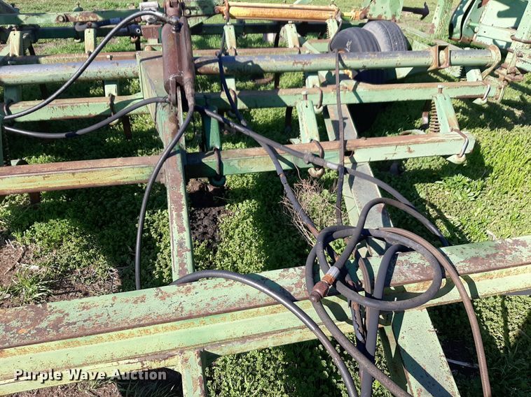 image for item DV9930 John Deere 1000 field cultivator