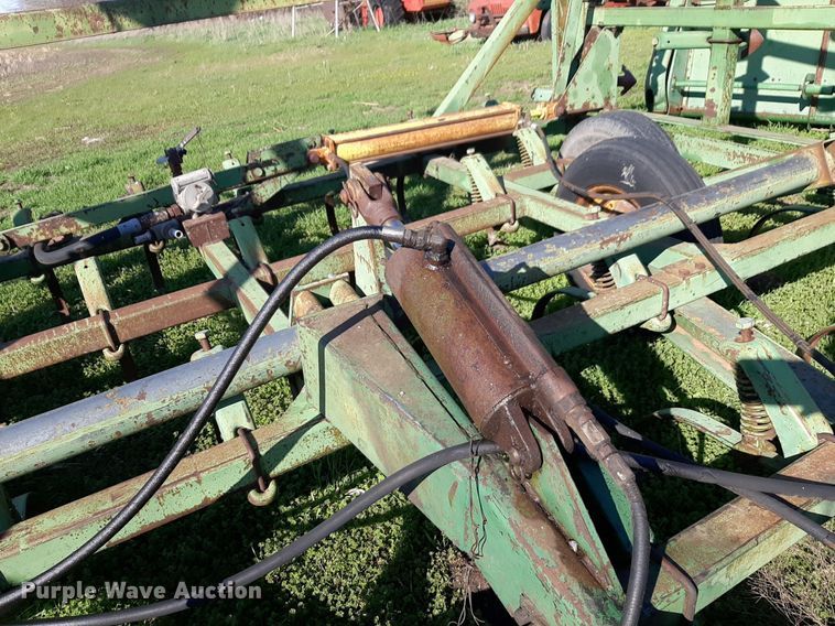 image for item DV9930 John Deere 1000 field cultivator