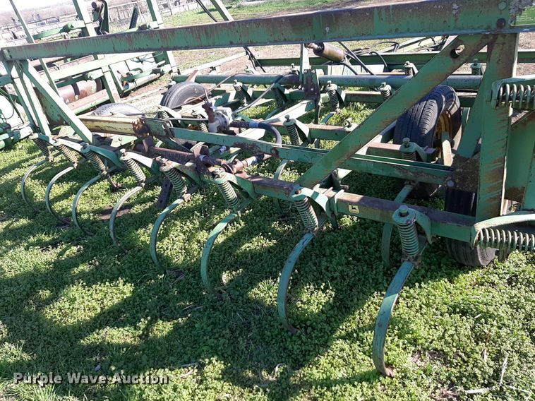 image for item DV9930 John Deere 1000 field cultivator