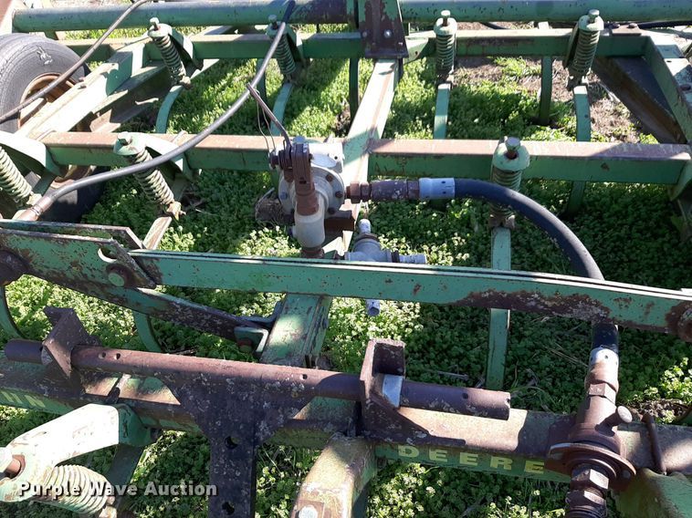 image for item DV9930 John Deere 1000 field cultivator