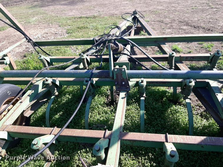 image for item DV9930 John Deere 1000 field cultivator
