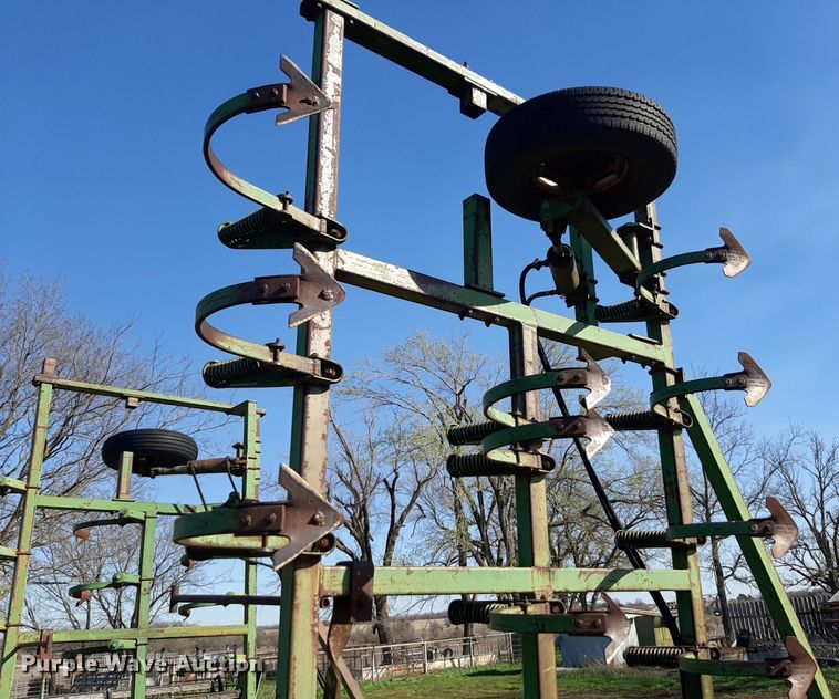 image for item DV9930 John Deere 1000 field cultivator